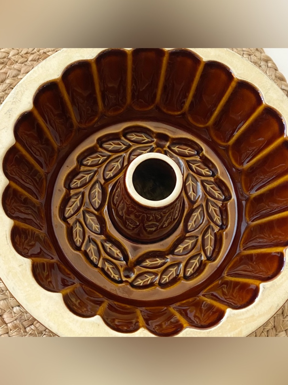 VINTAGE Glazed Debossed Leaf Pottery Bundt Cake Pan/Jello Mold 6” - Picture 8 of 14